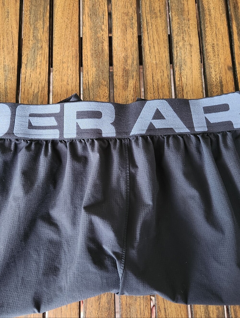 Men's Under Armour Black Athletic Shorts with Gray Logo Waistband Size Large